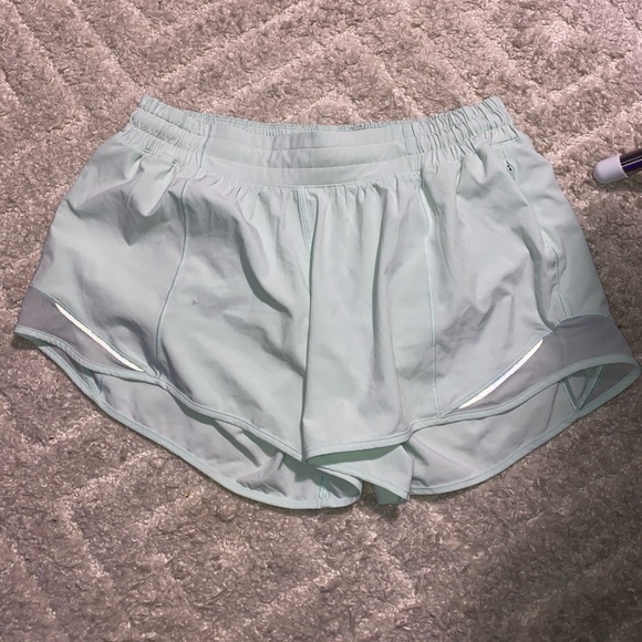 Mint green lululemon Hotty Hot shorts size 10 midrise 4” - Picture 2 of 3